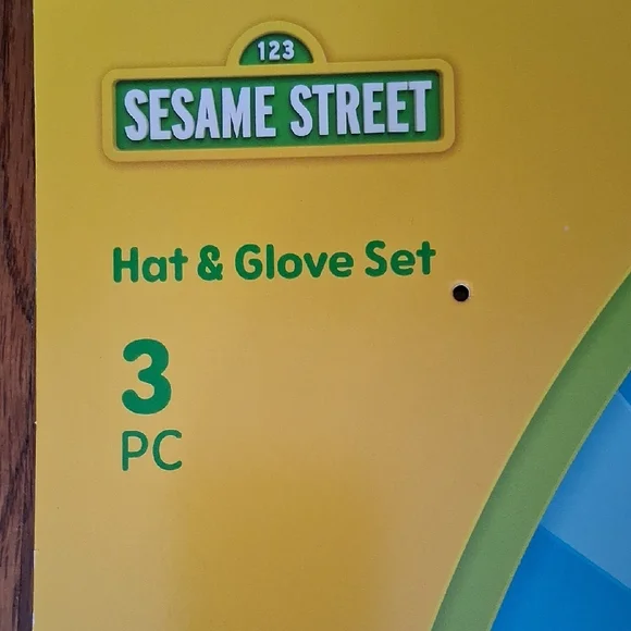 Sesame Street Fuzzy Green Character Hat - Picture 2 of 3